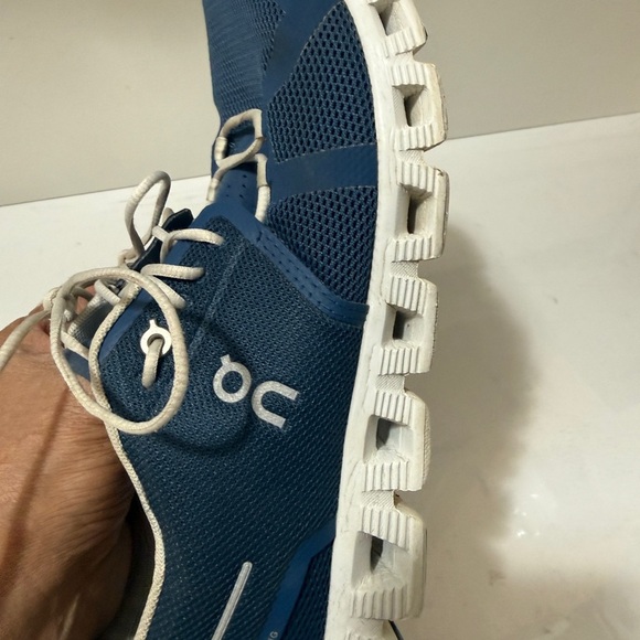 On Running Cloud Men’s Running Shoes in Navy and White main image 7